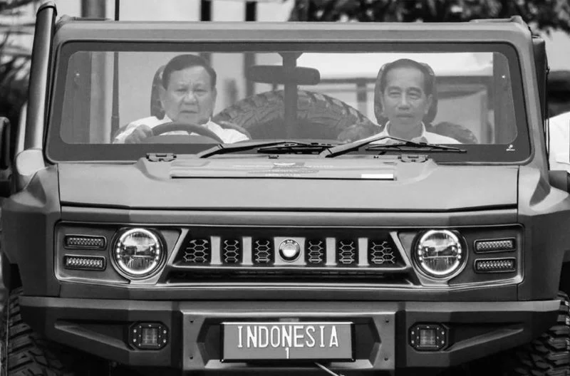 Unggah Kebersamaan Naik Mobil “Indonesia 1”, Prabowo Ucapkan Selamat Ultah ke Jokowi